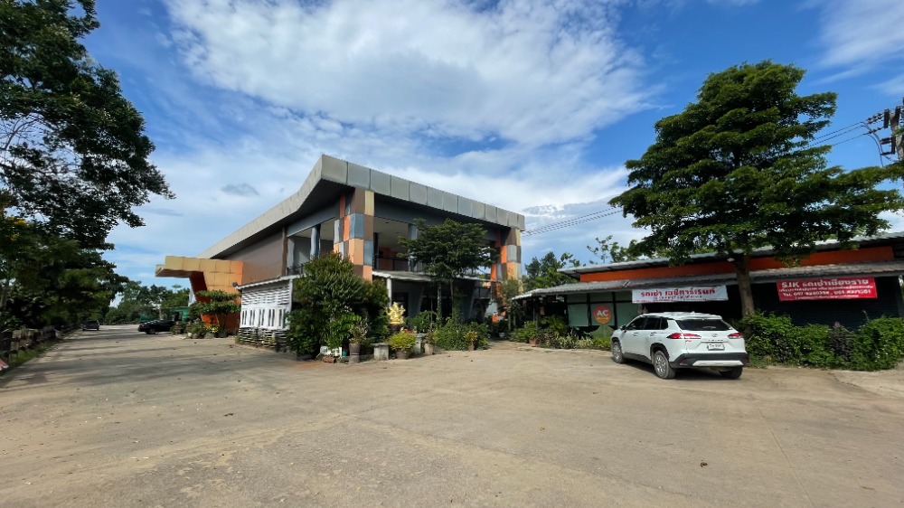 ขายร้านค้า/ตลาดนัดเชียงราย : ขายกิจการ พร้อมอาคารสิ่งปลูกสร้าง ที่ดิน 2 ไร่ 3 งาน จังหวัดเชียงราย