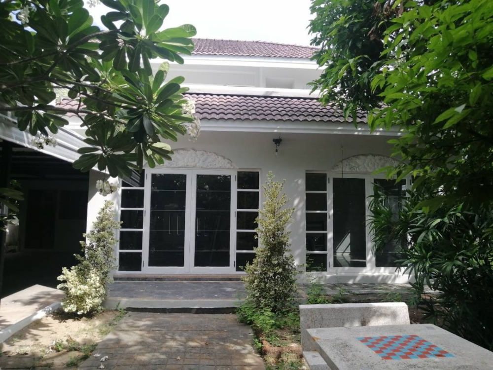 ให้เช่าบ้านพัฒนาการ ศรีนครินทร์ : ให้เช่าบ้านเดี่ยว2ชั้น หมู่บ้านเมืองทอง ถนนพัฒนาการ แอร์เฟอร์นิเจอร์ครบ มี3นอน3น้ำ ราคาเช่าเดือนละ45,000บาท