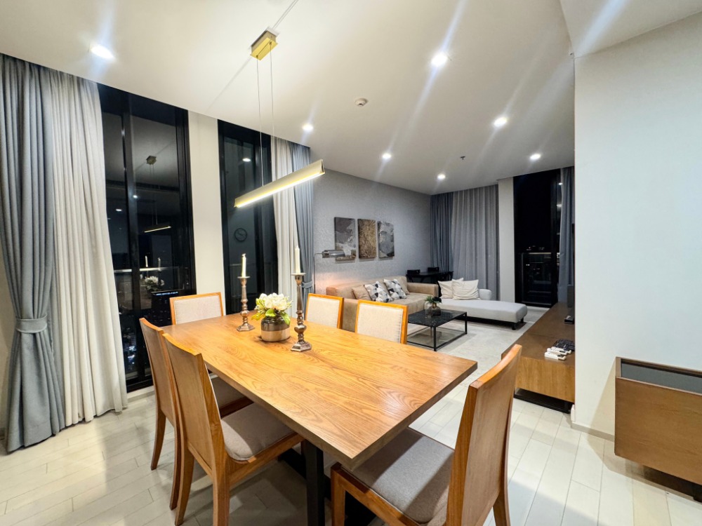 For RentCondoWitthayu, Chidlom, Langsuan, Ploenchit : ♦ Special Type ♦ B Tower, 40+ Floor, Type C09 | 120.00 sq.m. 3 Beds | Condo skywalk connect to BTS ploenchit and Central Embassy.