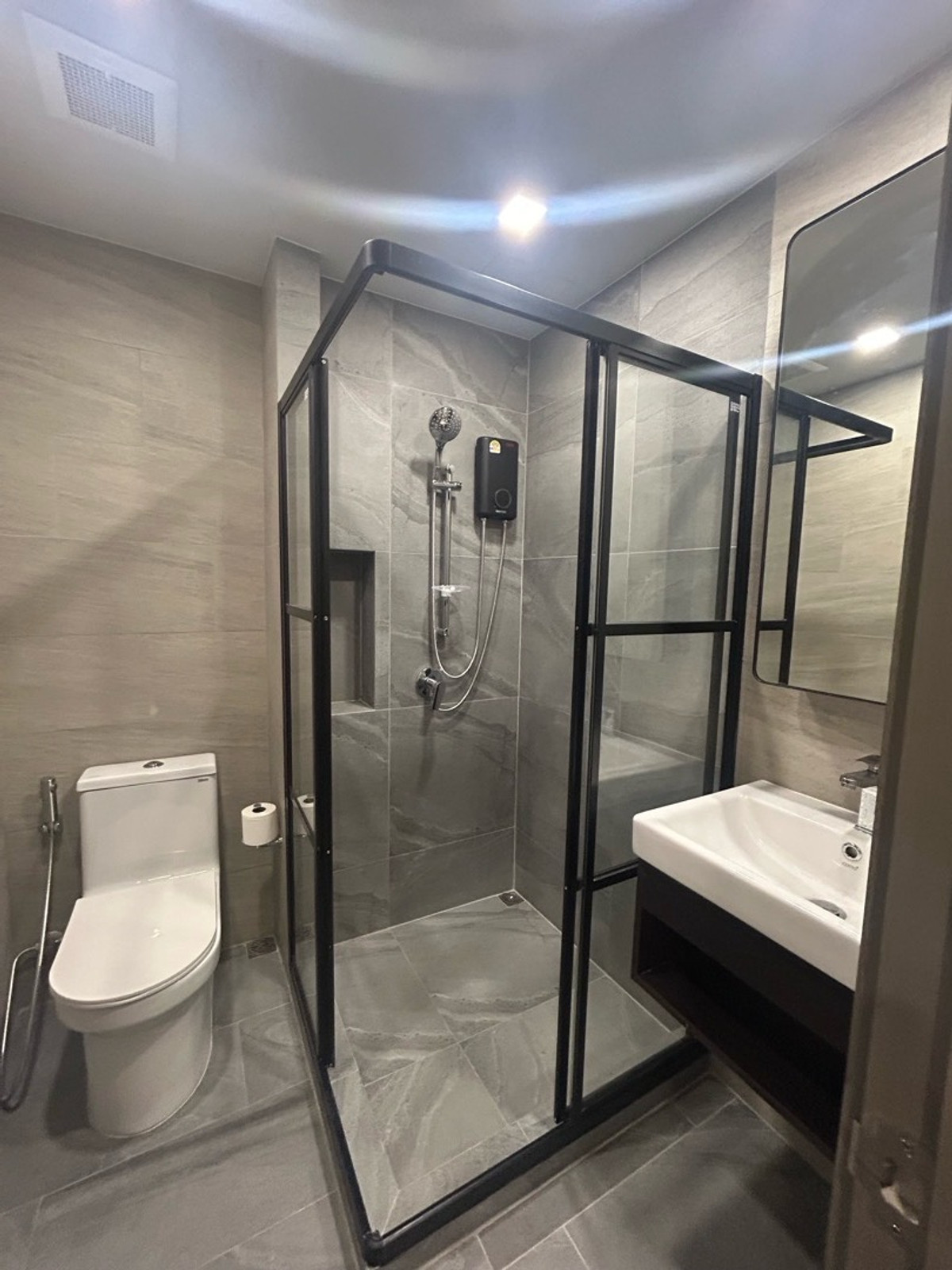 Sale DownCondoLadprao, Central Ladprao : Condo for sale Metris District Ladprao, corner room (Hot! 1 floor has only one room) Floor 2335 sq m. Fully Furnish 1 bed plus