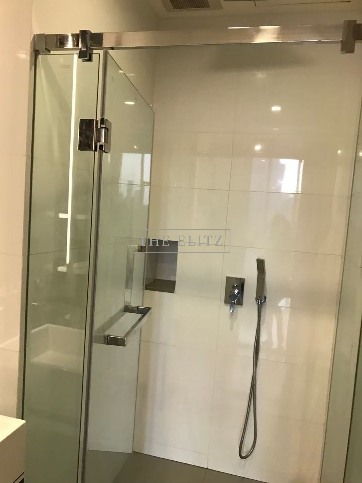 For RentCondoSathorn, Narathiwat : 💥 Rent The Room Sathorn-Tanonpun, good price 💯 Furniture Ready to go to high floor, beautiful view, convenient to travel near BTS - SURASAK 🚄