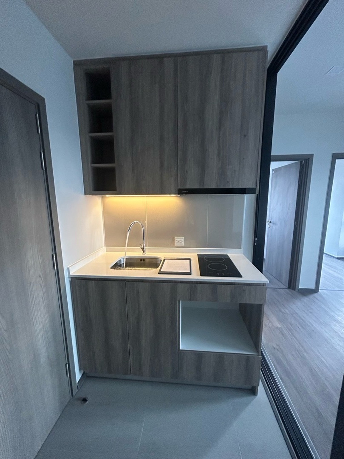 Sale DownCondoLadprao, Central Ladprao : Condo for sale Metris District Ladprao, corner room (Hot! 1 floor has only one room) Floor 2335 sq m. Fully Furnish 1 bed plus