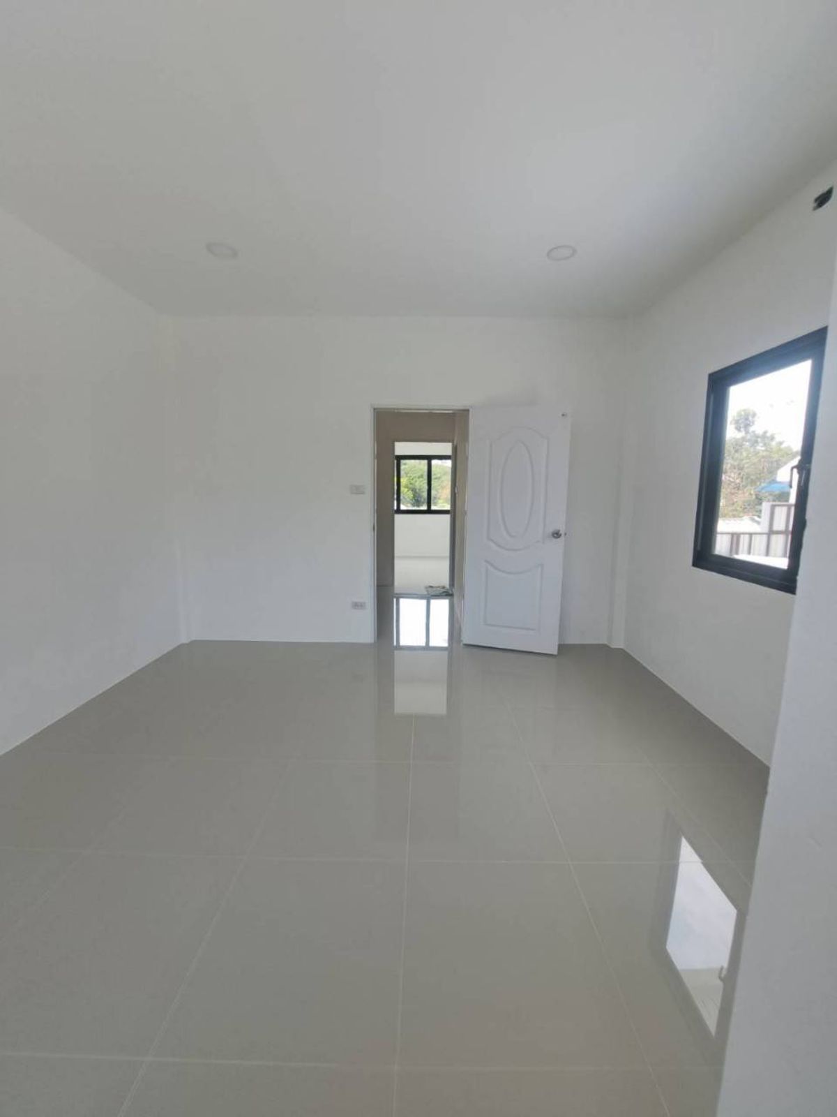 ขายทาวน์โฮมเสรีไทย-นิด้า : ขายทาวน์โฮม รีโนเวท ทุบสร้างใหม่ทั้งหลัง (พร้อมอยู่) หมู่บ้านศรินเทพ เสรีไทย 63 (หลังมุม)