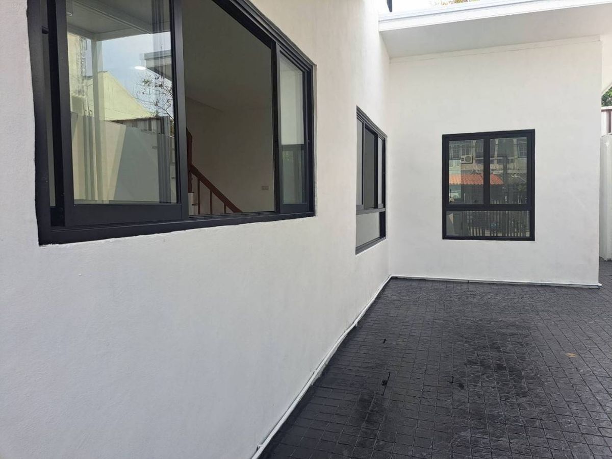 ขายทาวน์โฮมเสรีไทย-นิด้า : ขายทาวน์โฮม รีโนเวท ทุบสร้างใหม่ทั้งหลัง (พร้อมอยู่) หมู่บ้านศรินเทพ เสรีไทย 63 (หลังมุม)