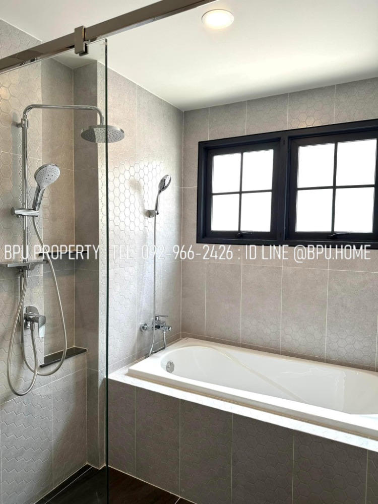 For RentHouseBangna, Bearing, Lasalle : ** 4 Bedrooms Single House for Rent ** Centro Bangna Near Mega Bangna (New Project Phase 2)