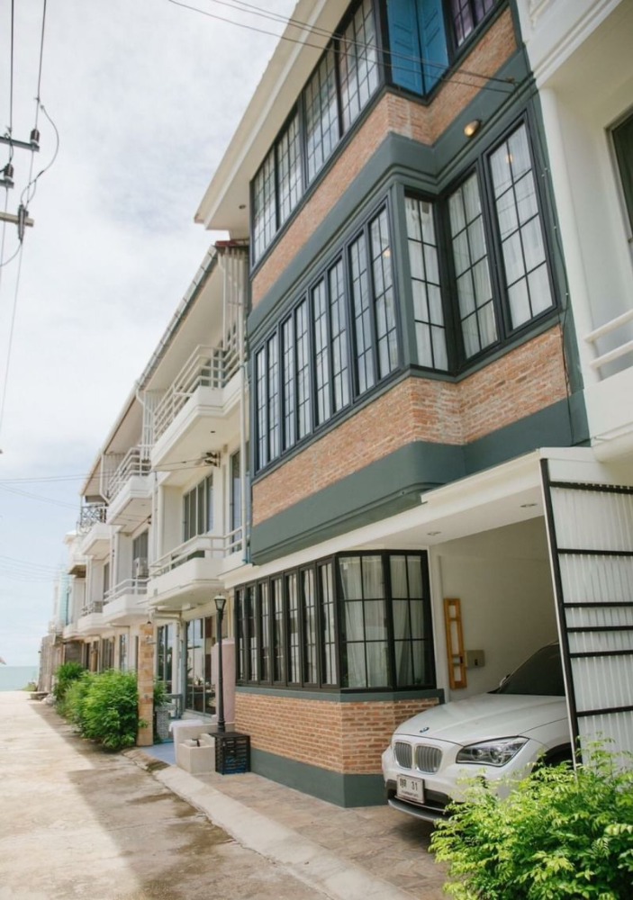 For RentTownhomeCha-am Phetchaburi : For rent 3-storey townhouse Fio House by the Sea