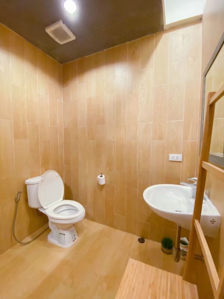 For RentTownhomeCha-am Phetchaburi : For rent 3-storey townhouse Fio House by the Sea