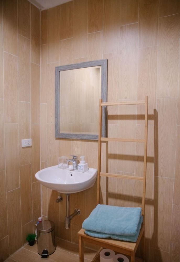 For RentTownhomeCha-am Phetchaburi : For rent 3-storey townhouse Fio House by the Sea