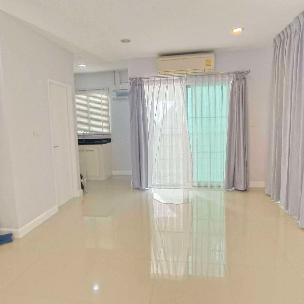 For SaleTownhomePattanakan, Srinakarin : 🔥 House for sale, Townhouse Baan Klangmuang Rama 9-Motorway 3 bedrooms near The Nine on the motorway.