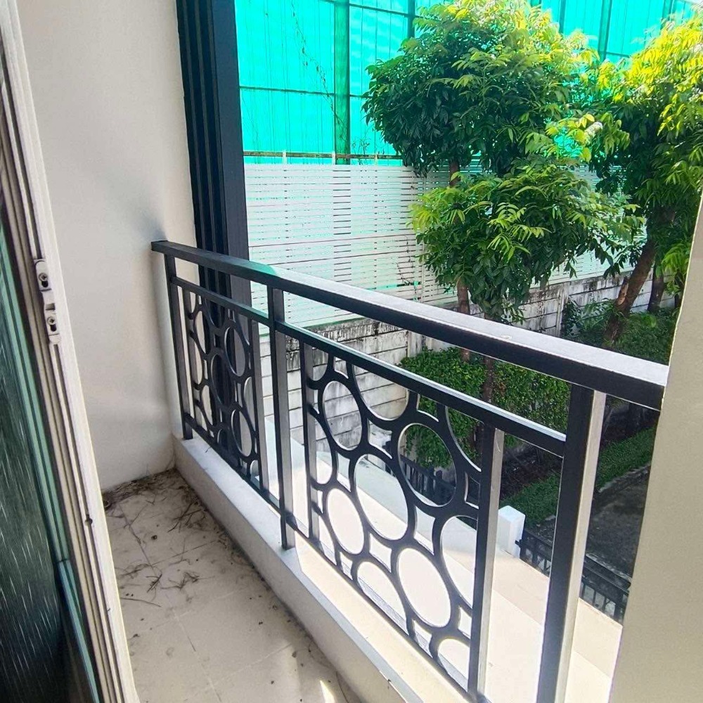 For SaleTownhomePattanakan, Srinakarin : 🔥 House for sale, Townhouse Baan Klangmuang Rama 9-Motorway 3 bedrooms near The Nine on the motorway.