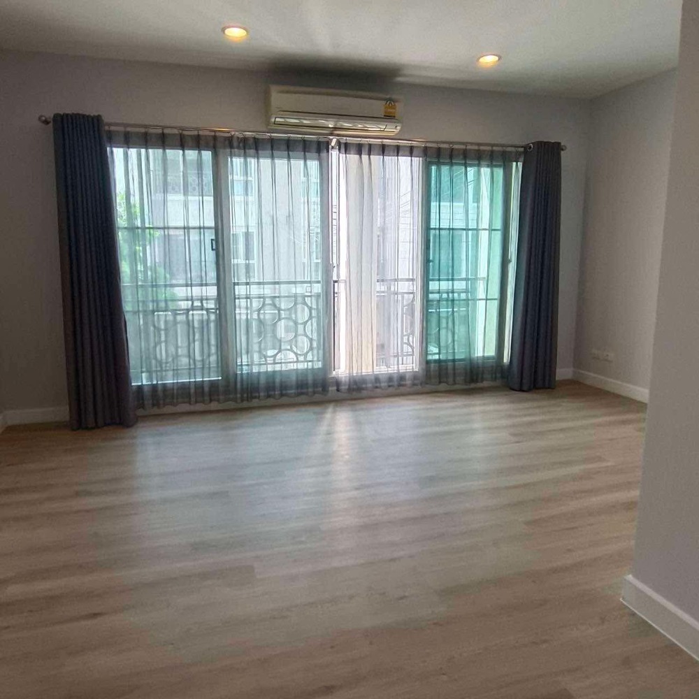 For SaleTownhomePattanakan, Srinakarin : 🔥 House for sale, Townhouse Baan Klangmuang Rama 9-Motorway 3 bedrooms near The Nine on the motorway.