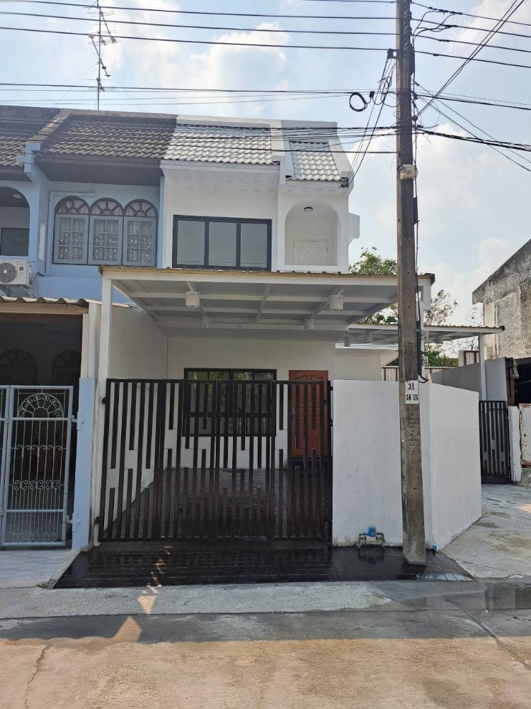 ขายทาวน์โฮมเสรีไทย-นิด้า : ขายทาวน์โฮม รีโนเวท ทุบสร้างใหม่ทั้งหลัง (พร้อมอยู่) หมู่บ้านศรินเทพ เสรีไทย 63 (หลังมุม)