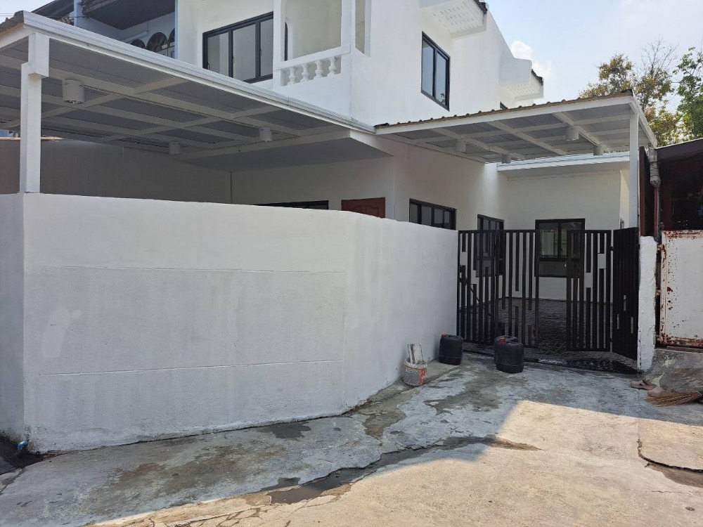 ขายทาวน์โฮมเสรีไทย-นิด้า : ขายทาวน์โฮม รีโนเวท ทุบสร้างใหม่ทั้งหลัง (พร้อมอยู่) หมู่บ้านศรินเทพ เสรีไทย 63 (หลังมุม)