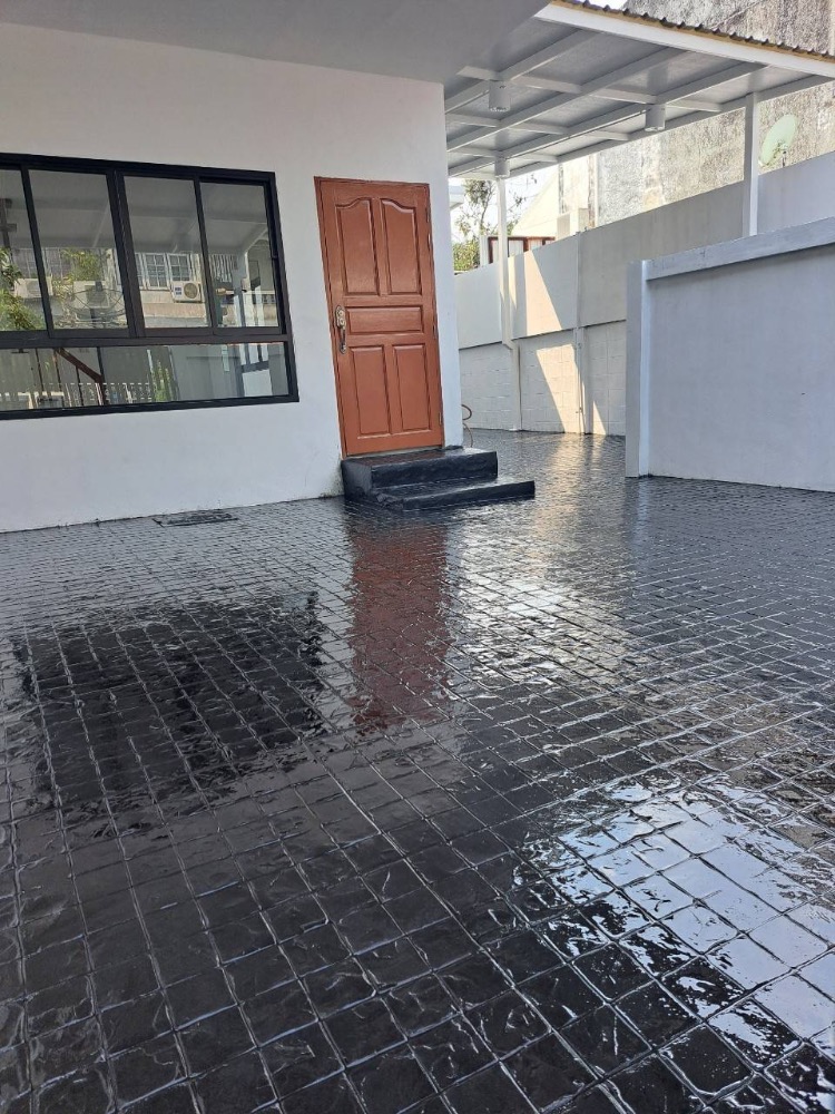 ขายทาวน์โฮมเสรีไทย-นิด้า : ขายทาวน์โฮม รีโนเวท ทุบสร้างใหม่ทั้งหลัง (พร้อมอยู่) หมู่บ้านศรินเทพ เสรีไทย 63 (หลังมุม)