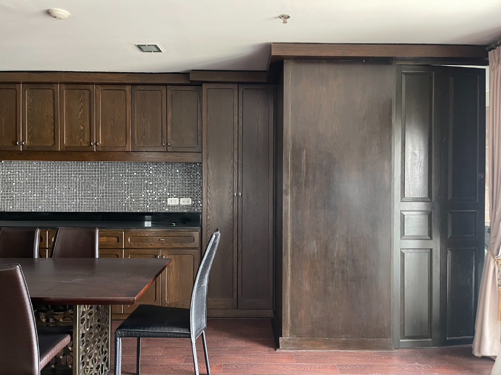 ขายคอนโดสีลม ศาลาแดง บางรัก : Silom Suite Room for Sell (Sathorn 12)