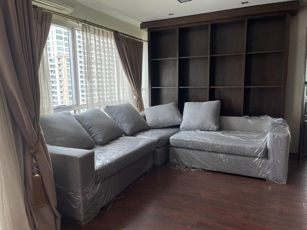ขายคอนโดสีลม ศาลาแดง บางรัก : Silom Suite Room for Sell (Sathorn 12)
