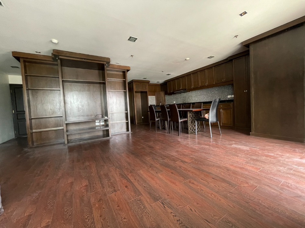 ขายคอนโดสีลม ศาลาแดง บางรัก : Silom Suite Room for Sell (Sathorn 12)