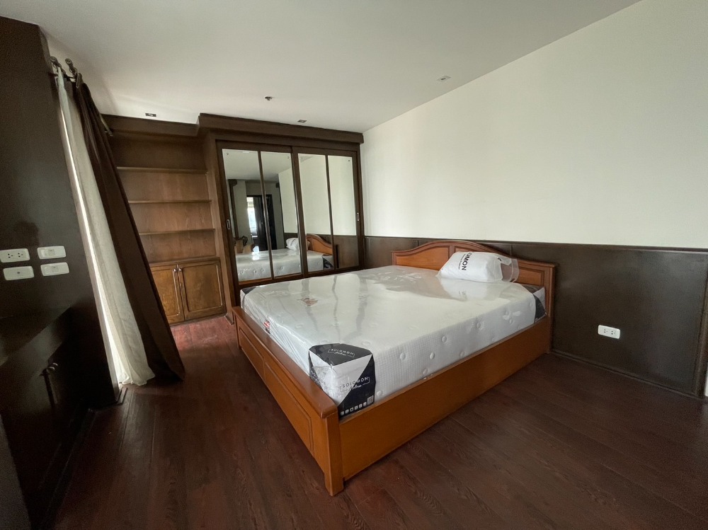 ขายคอนโดสีลม ศาลาแดง บางรัก : Silom Suite Room for Sell (Sathorn 12)