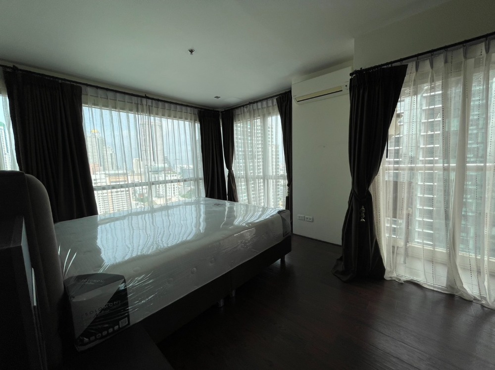 ขายคอนโดสีลม ศาลาแดง บางรัก : Silom Suite Room for Sell (Sathorn 12)