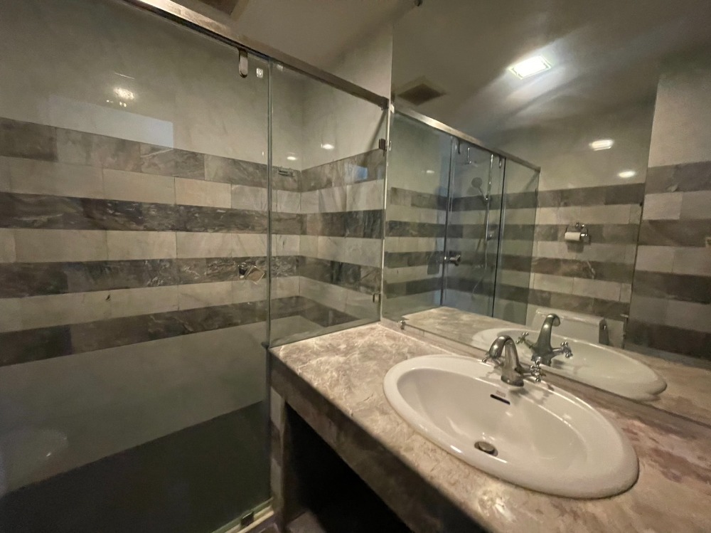 ขายคอนโดสีลม ศาลาแดง บางรัก : Silom Suite Room for Sell (Sathorn 12)