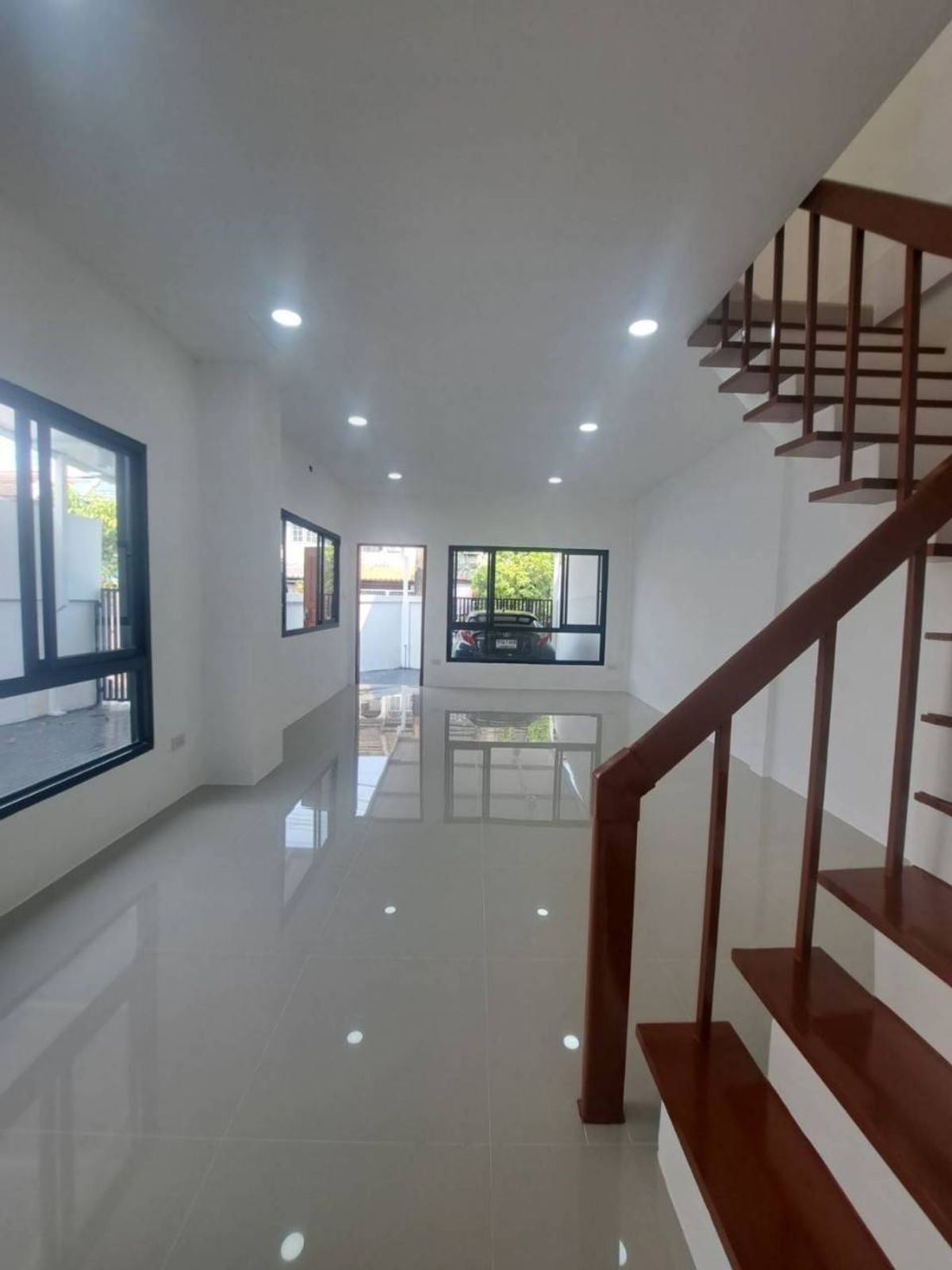 ขายทาวน์โฮมเสรีไทย-นิด้า : ขายทาวน์โฮม รีโนเวท ทุบสร้างใหม่ทั้งหลัง (พร้อมอยู่) หมู่บ้านศรินเทพ เสรีไทย 63 (หลังมุม)