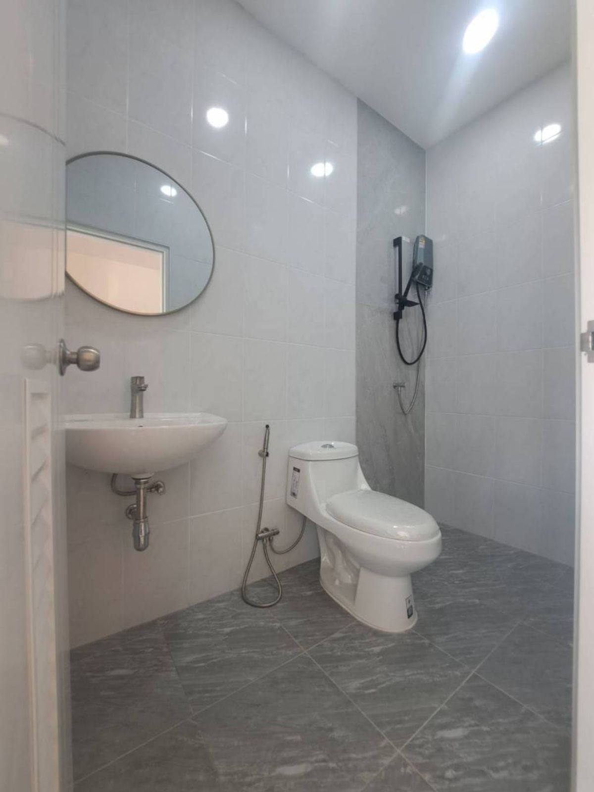 ขายทาวน์โฮมเสรีไทย-นิด้า : ขายทาวน์โฮม รีโนเวท ทุบสร้างใหม่ทั้งหลัง (พร้อมอยู่) หมู่บ้านศรินเทพ เสรีไทย 63 (หลังมุม)