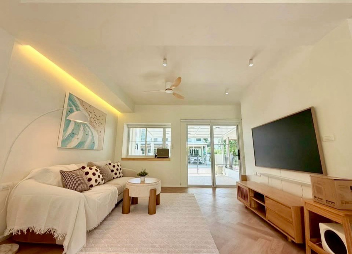 🌟For Rent: Townhome in Indy Bangna, Ramkhamhaeng 2. Two-story townhome features 3 bedrooms|3 bathrooms. It comes fully furnished and is nicely decorated.💥Rental Fee: 59,500 THB/month. Loading...