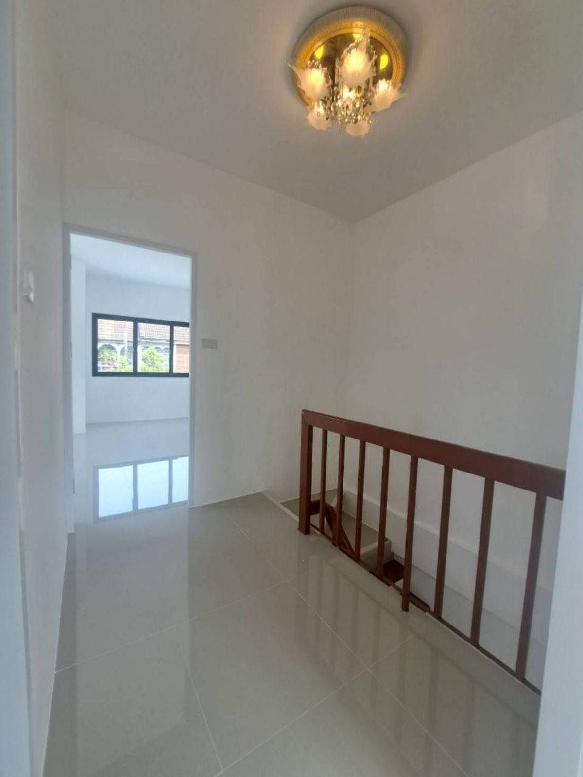 ขายทาวน์โฮมเสรีไทย-นิด้า : ขายทาวน์โฮม รีโนเวท ทุบสร้างใหม่ทั้งหลัง (พร้อมอยู่) หมู่บ้านศรินเทพ เสรีไทย 63 (หลังมุม)