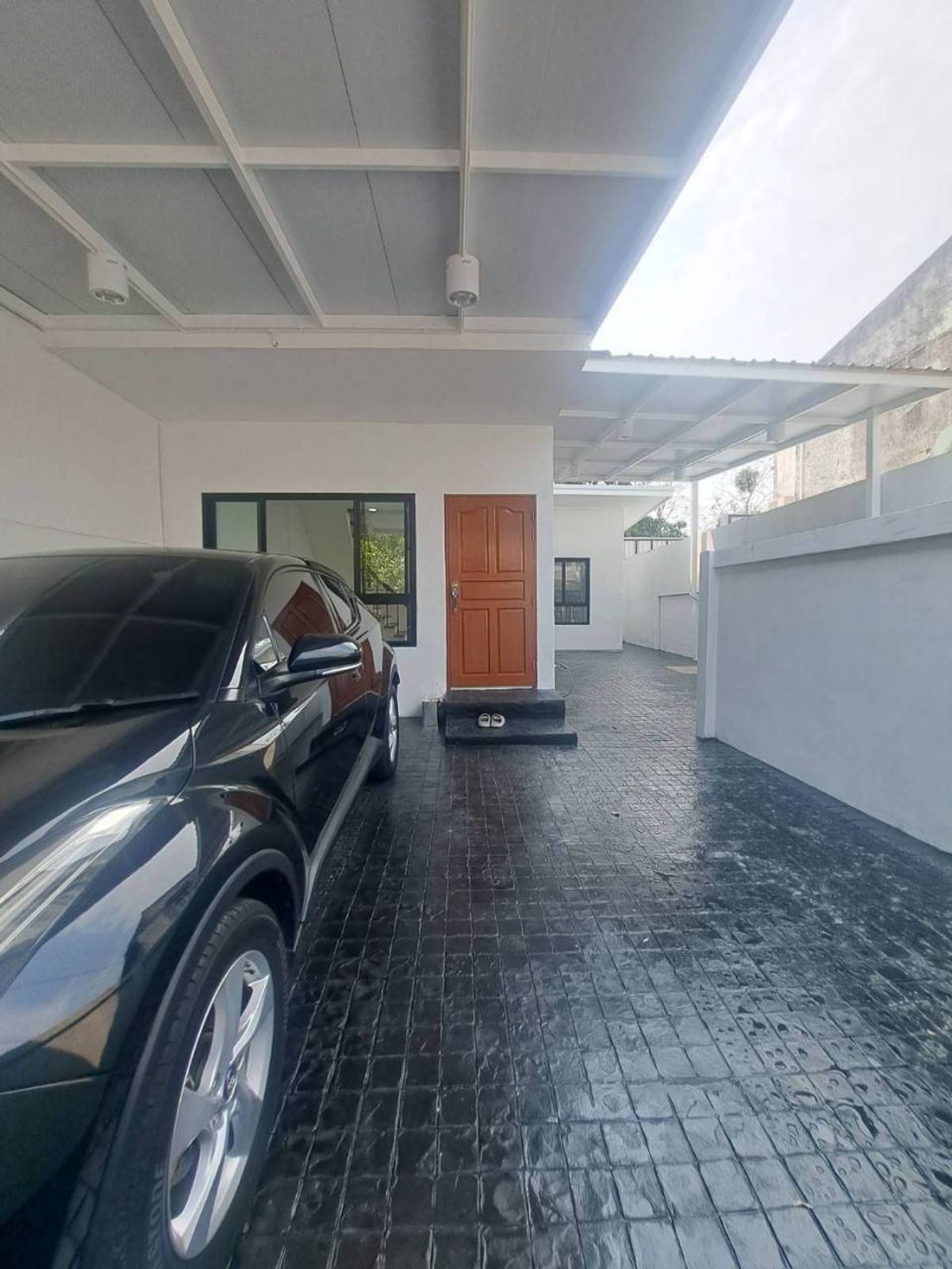 ขายทาวน์โฮมเสรีไทย-นิด้า : ขายทาวน์โฮม รีโนเวท ทุบสร้างใหม่ทั้งหลัง (พร้อมอยู่) หมู่บ้านศรินเทพ เสรีไทย 63 (หลังมุม)