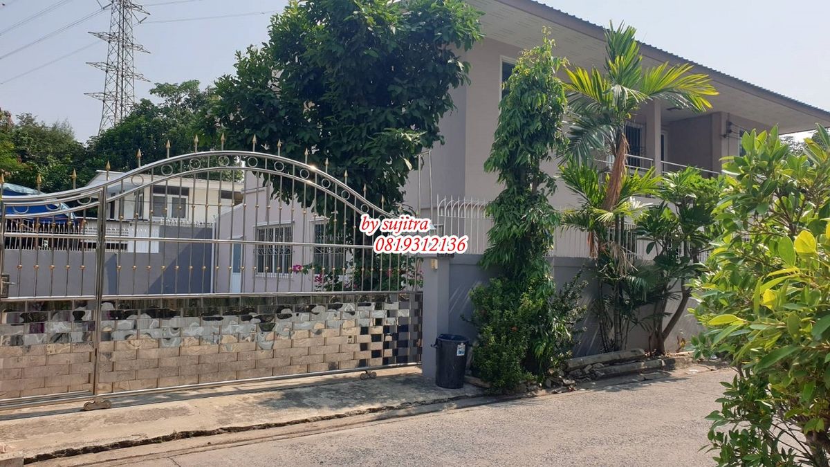 For RentHouseRatchadapisek, Huaikwang, Suttisan : Rent a 2 -story detached house, 100 sq.w., large, renovated, new paint, corner near MRT Ratchada 19