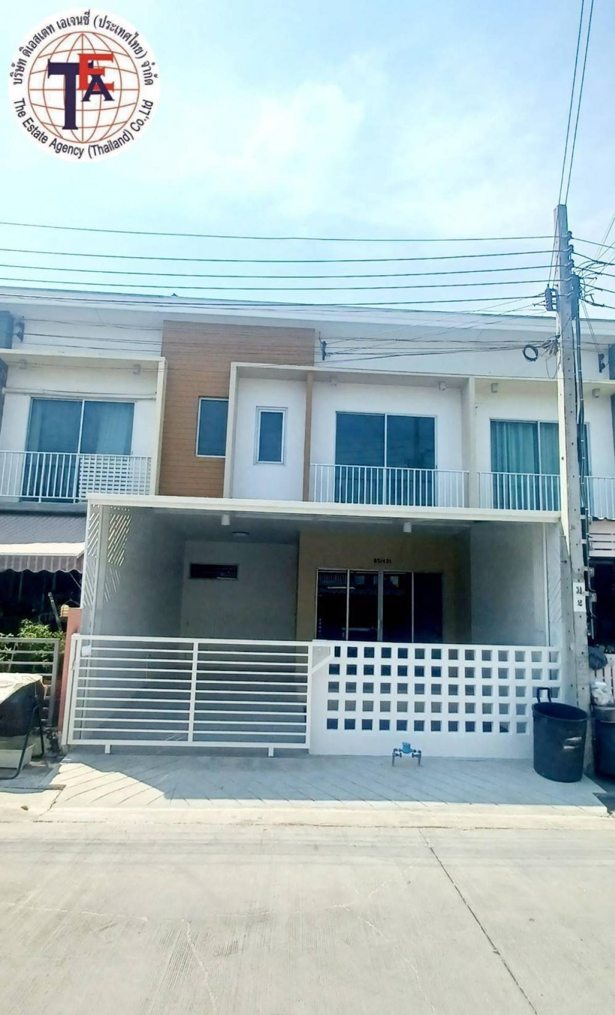 For SaleTownhomeMin Buri, Romklao : 2 -storey townhome for sale, The Connect Village 22, Ram Inthira Min Buri, Suwinthawong Nimit Mai Hathairat Kanchanaphisek, Eastern Outer Ring Road Jatujot Expressway Pink-orange electric train Minburi Government Center Fashion Island, Siam Safari World P