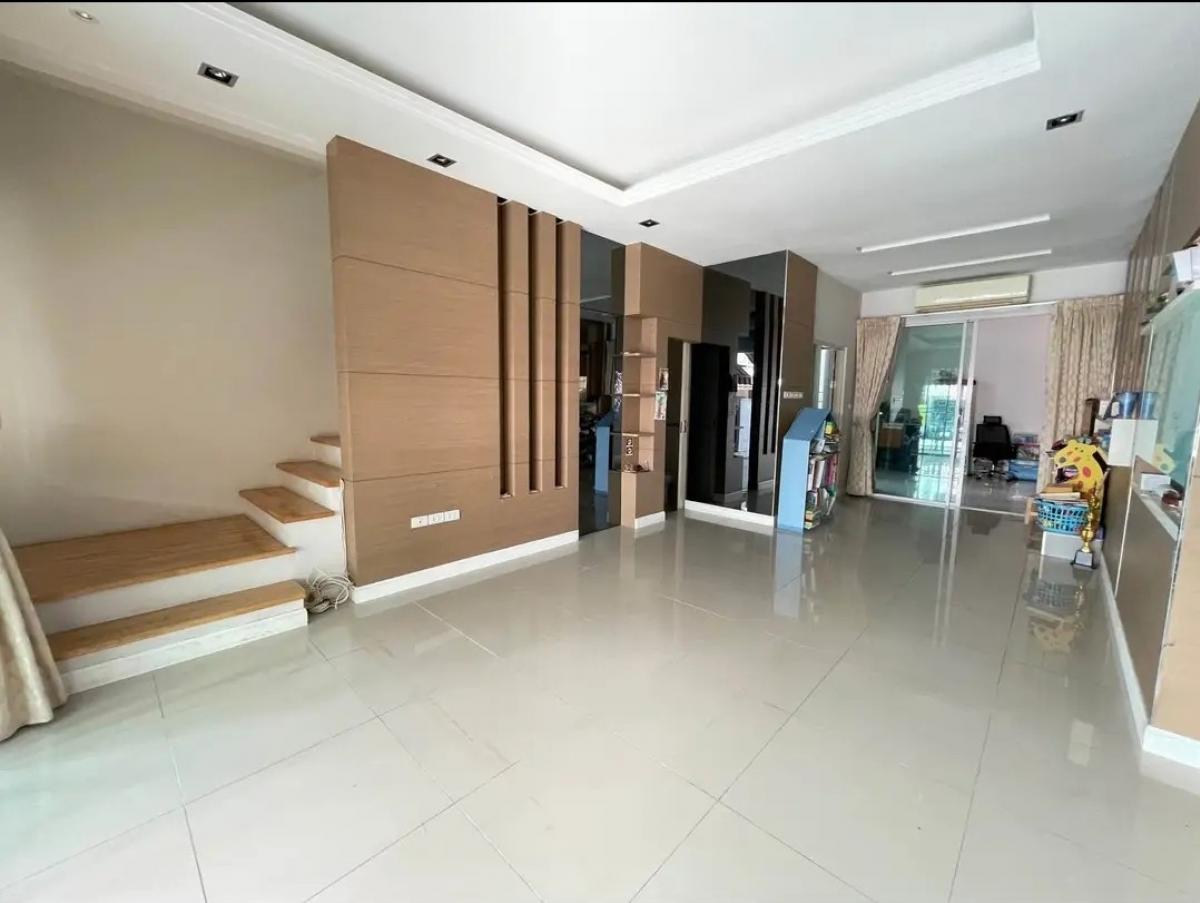 ขายบ้านรัชดา ห้วยขวาง : ขายด่วน ทาวน์โฮม 3 ชั้น โครงการบ้านกลางเมือง รัชดา 36 ทำเลดีเว่อร์  ราคาไม่แรง