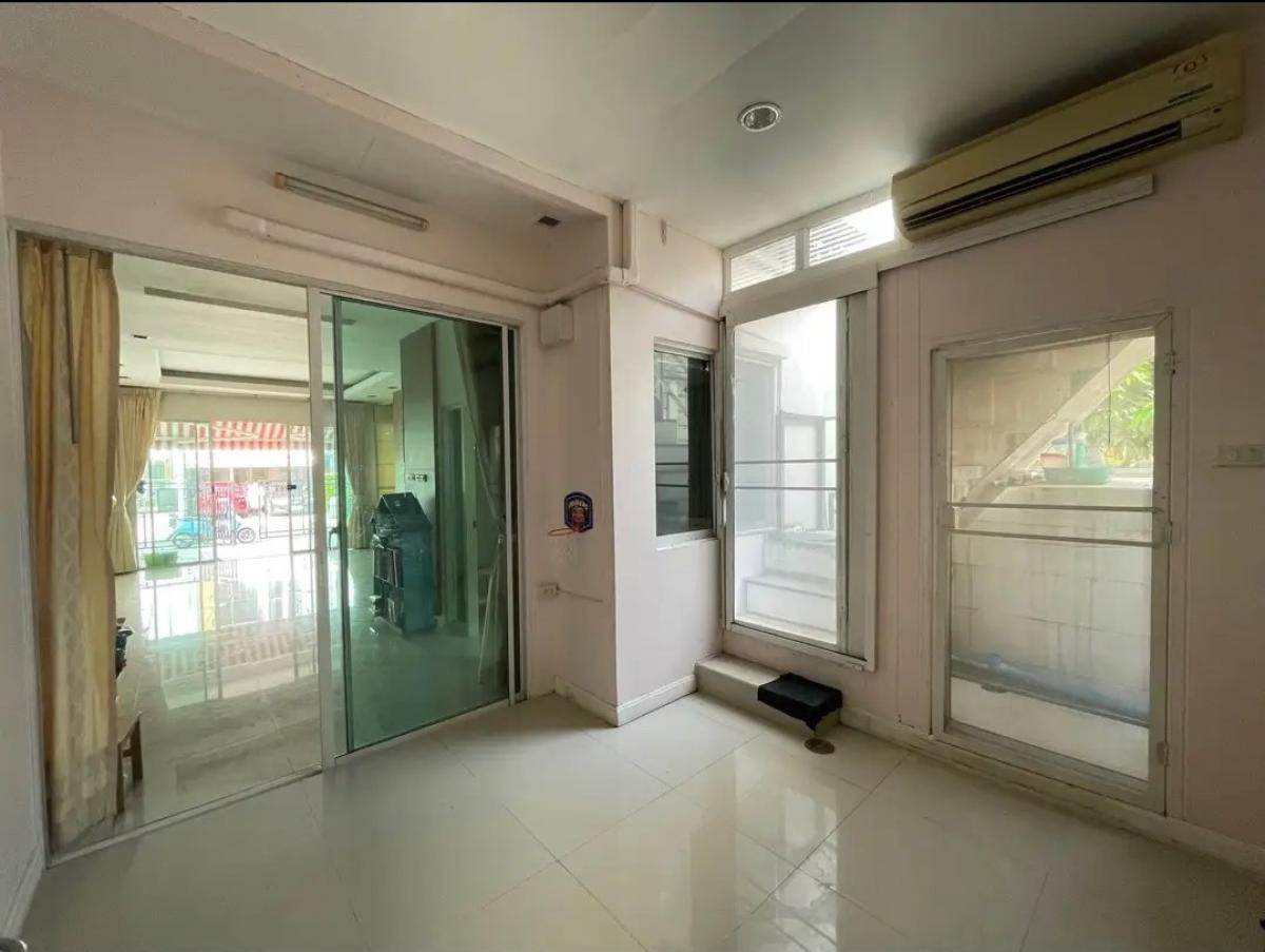 ขายบ้านรัชดา ห้วยขวาง : ขายด่วน ทาวน์โฮม 3 ชั้น โครงการบ้านกลางเมือง รัชดา 36 ทำเลดีเว่อร์  ราคาไม่แรง