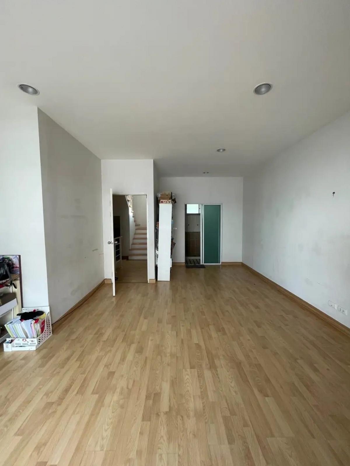 ขายบ้านรัชดา ห้วยขวาง : ขายด่วน ทาวน์โฮม 3 ชั้น โครงการบ้านกลางเมือง รัชดา 36 ทำเลดีเว่อร์  ราคาไม่แรง