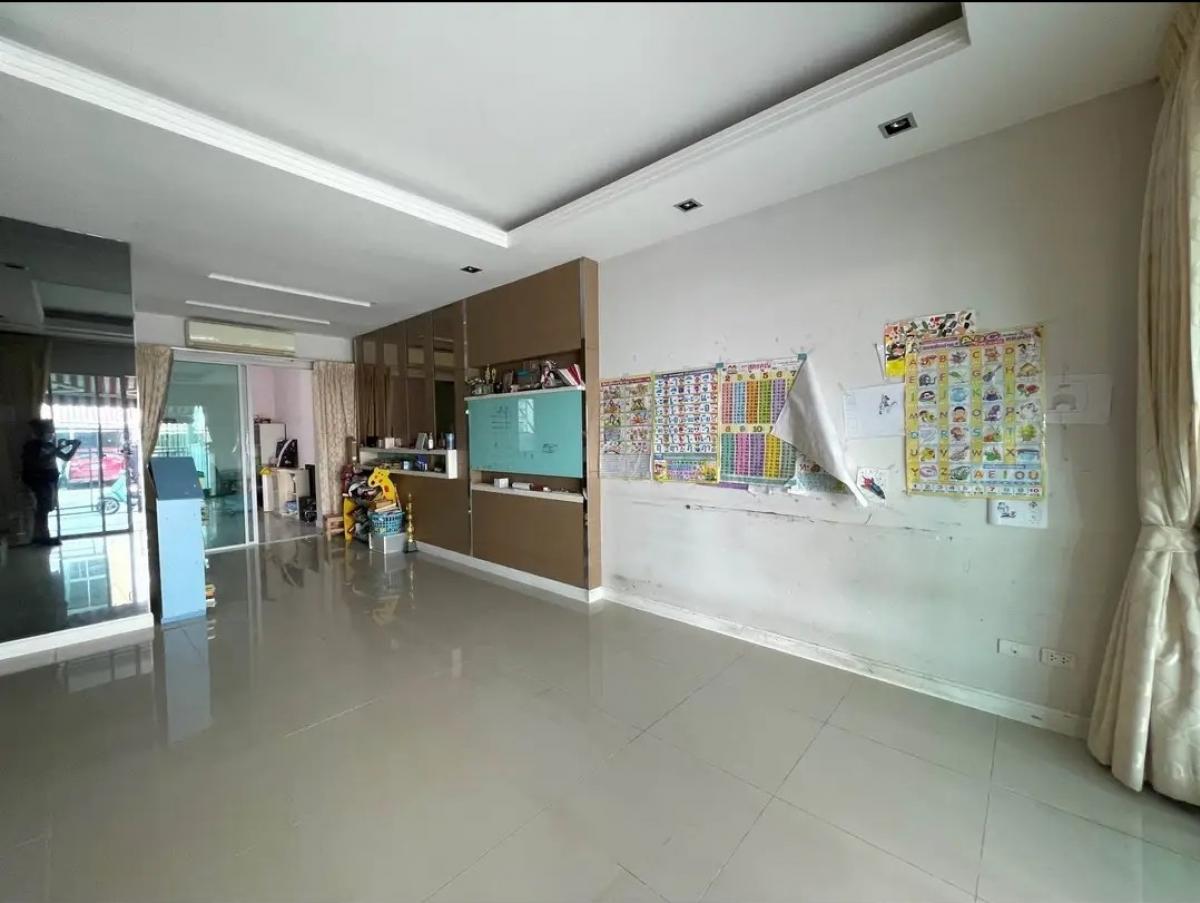 ขายบ้านรัชดา ห้วยขวาง : ขายด่วน ทาวน์โฮม 3 ชั้น โครงการบ้านกลางเมือง รัชดา 36 ทำเลดีเว่อร์  ราคาไม่แรง