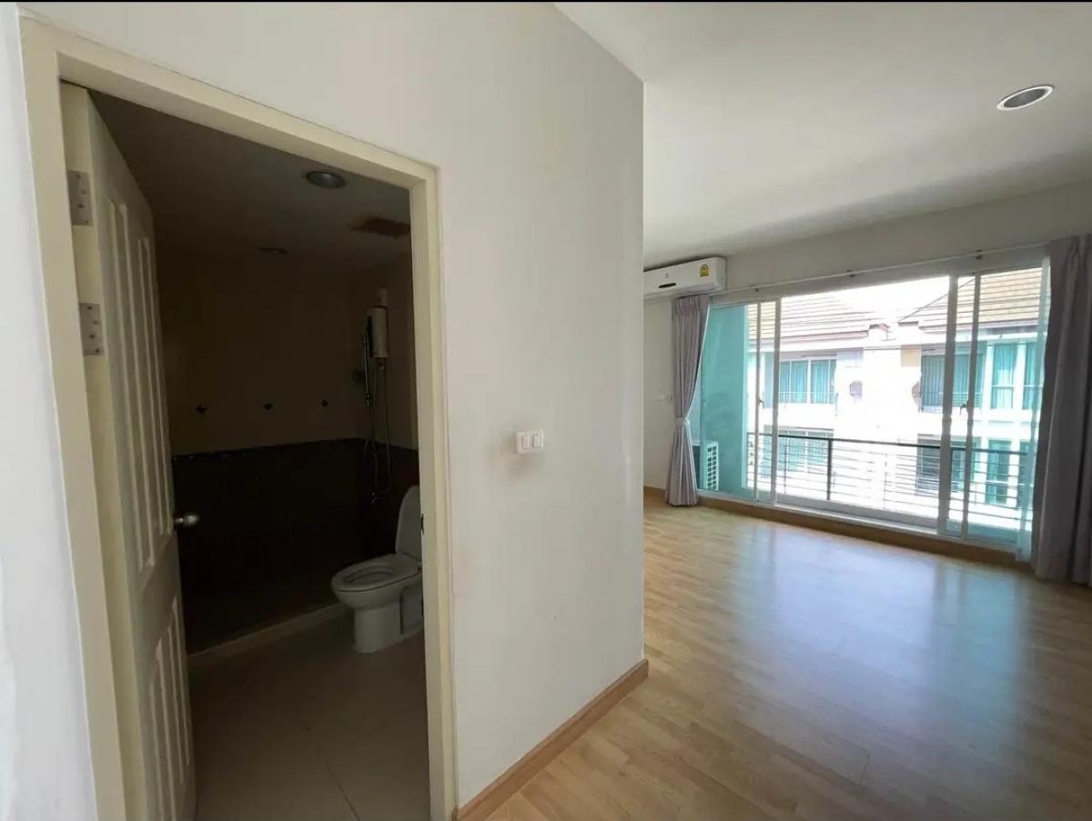 ขายบ้านรัชดา ห้วยขวาง : ขายด่วน ทาวน์โฮม 3 ชั้น โครงการบ้านกลางเมือง รัชดา 36 ทำเลดีเว่อร์  ราคาไม่แรง