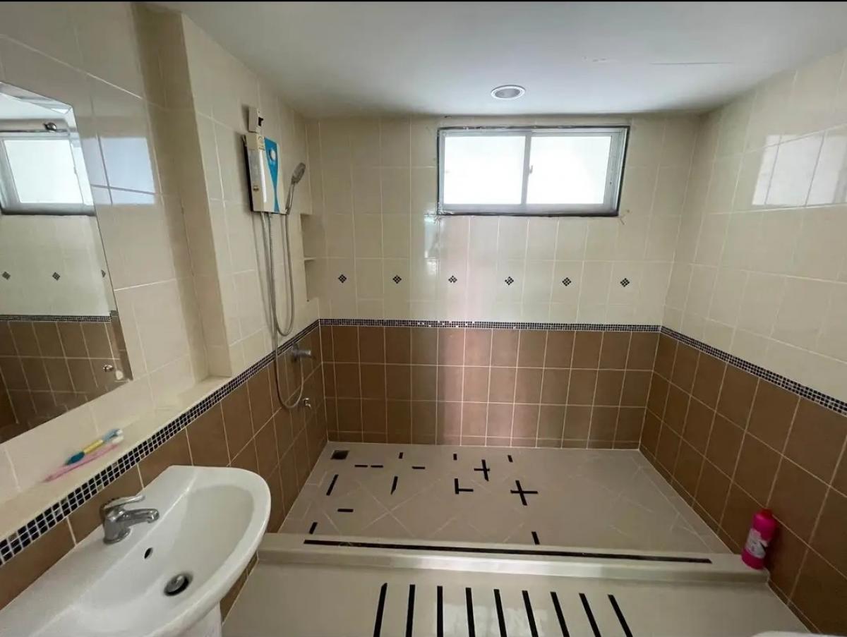 ขายบ้านรัชดา ห้วยขวาง : ขายด่วน ทาวน์โฮม 3 ชั้น โครงการบ้านกลางเมือง รัชดา 36 ทำเลดีเว่อร์  ราคาไม่แรง