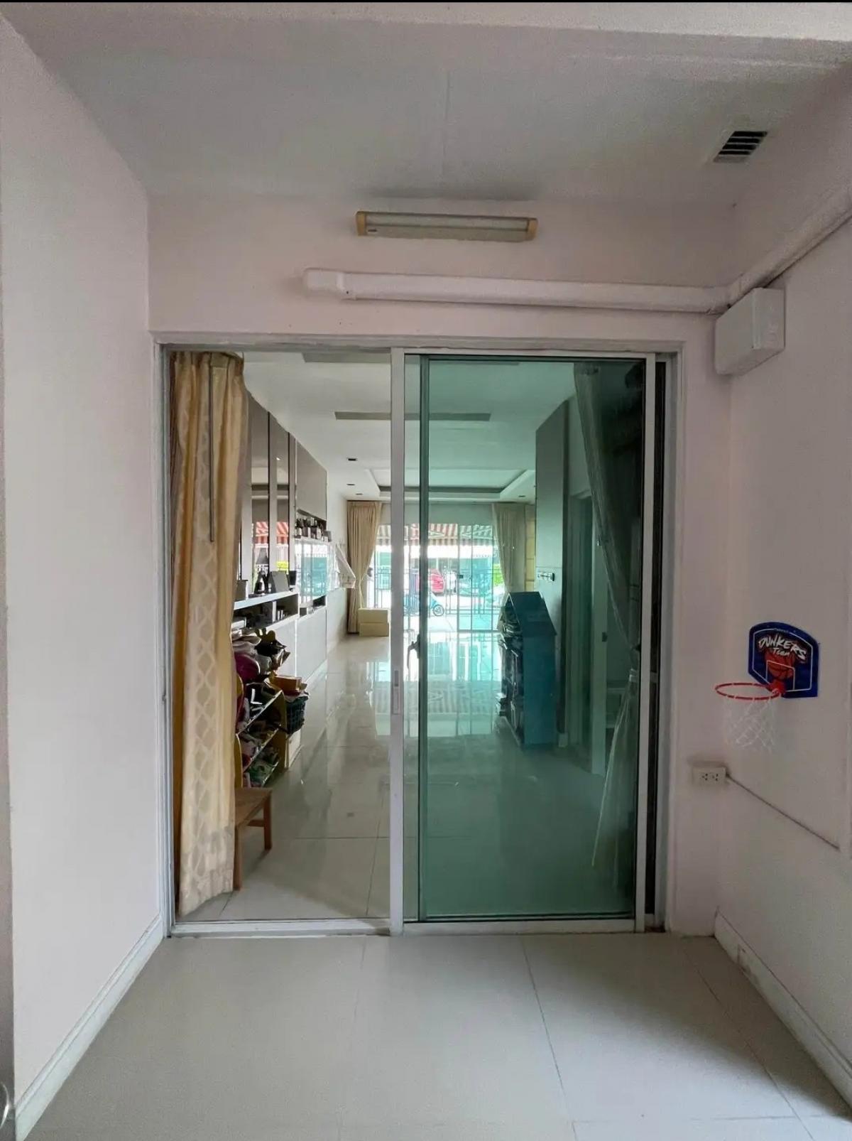 ขายบ้านรัชดา ห้วยขวาง : ขายด่วน ทาวน์โฮม 3 ชั้น โครงการบ้านกลางเมือง รัชดา 36 ทำเลดีเว่อร์  ราคาไม่แรง