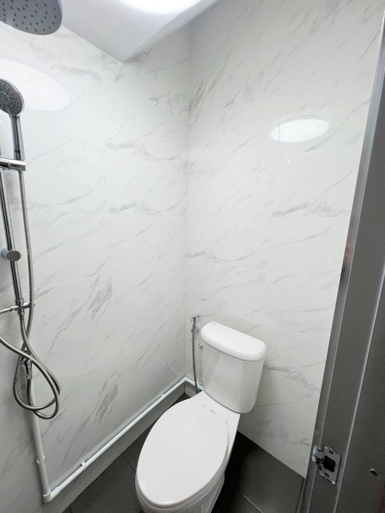 For SaleShop HouseRamkhamhaeng, Hua Mak : For sale: 3-storey commercial building, 12 sqw, Soi Ramkhamhaeng 32, renovated.