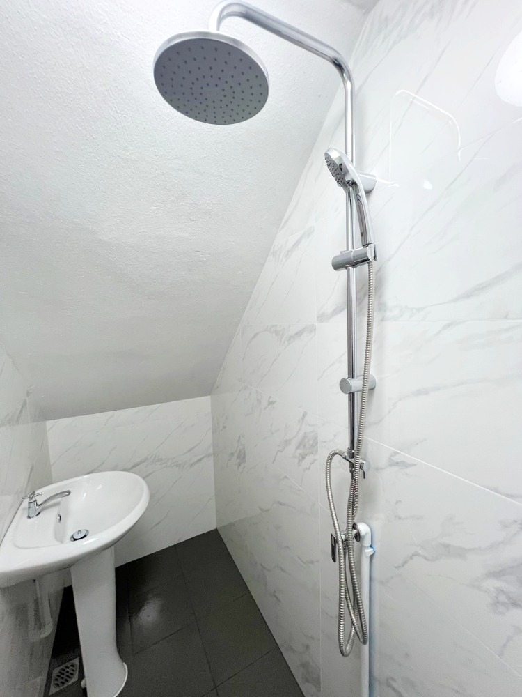 For SaleShop HouseRamkhamhaeng, Hua Mak : For sale: 3-storey commercial building, 12 sqw, Soi Ramkhamhaeng 32, renovated.