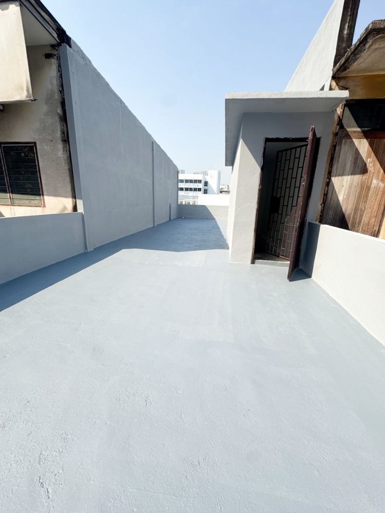 For SaleShop HouseRamkhamhaeng, Hua Mak : For sale: 3-storey commercial building, 12 sqw, Soi Ramkhamhaeng 32, renovated.