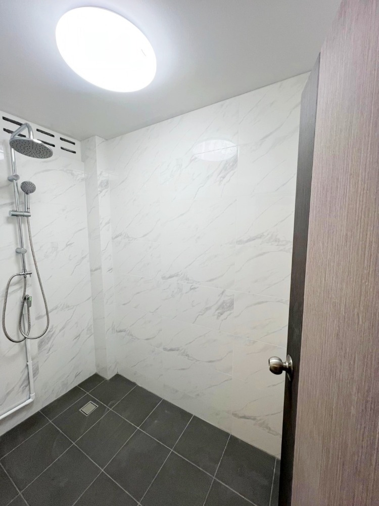 For SaleShop HouseRamkhamhaeng, Hua Mak : For sale: 3-storey commercial building, 12 sqw, Soi Ramkhamhaeng 32, renovated.