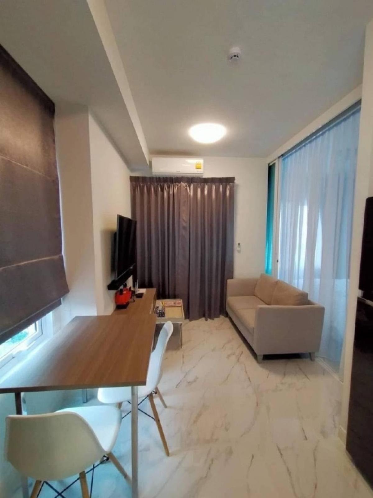 For RentCondoRatchadapisek, Huaikwang, Suttisan : 🌻𝐅𝐨𝐫 𝐑𝐞𝐧𝐭🌻 𝐂𝐡𝐚𝐩𝐭𝐞𝐫𝐎𝐧𝐞 𝐂𝐡𝐚𝐩𝐭𝐞𝐫𝐎𝐧𝐞 🏠 🏠 🏠 G18 🔥 Tile flooring Corner room 🟥🟩🟧🟨🟪🟥🟩🟧🟨🟥🟩🟨🟨🟪❤️❤️ There are 7-11 in the building. Very comfortable. 泰国房地产 转卖/出租/买房这 套公寓位于市中心， 🌻 🌻 🌼🌸🌺🌻🌼🌸🌺🌻🌼🌸🌺🟥🟪🟨 13,000.- / 1 year 🟦🟧🟪🟨🟩🟦 30 SQ.𝗺 🟥🟨🟩🟪🟥🟧 1