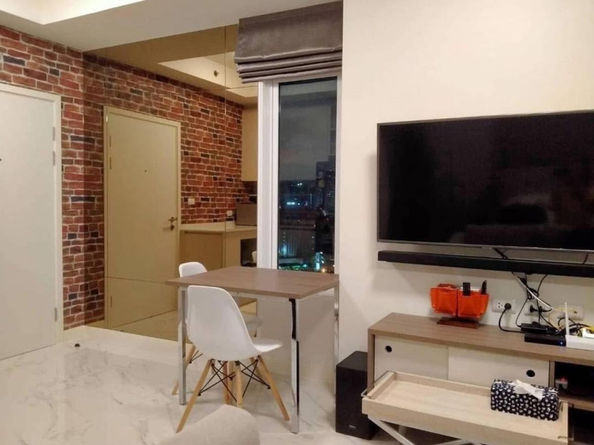 For RentCondoRatchadapisek, Huaikwang, Suttisan : 🌻𝐅𝐨𝐫 𝐑𝐞𝐧𝐭🌻 𝐂𝐡𝐚𝐩𝐭𝐞𝐫𝐎𝐧𝐞 𝐂𝐡𝐚𝐩𝐭𝐞𝐫𝐎𝐧𝐞 🏠 🏠 🏠 G18 🔥 Tile flooring Corner room 🟥🟩🟧🟨🟪🟥🟩🟧🟨🟥🟩🟨🟨🟪❤️❤️ There are 7-11 in the building. Very comfortable. 泰国房地产 转卖/出租/买房这 套公寓位于市中心， 🌻 🌻 🌼🌸🌺🌻🌼🌸🌺🌻🌼🌸🌺🟥🟪🟨 13,000.- / 1 year 🟦🟧🟪🟨🟩🟦 30 SQ.𝗺 🟥🟨🟩🟪🟥🟧 1