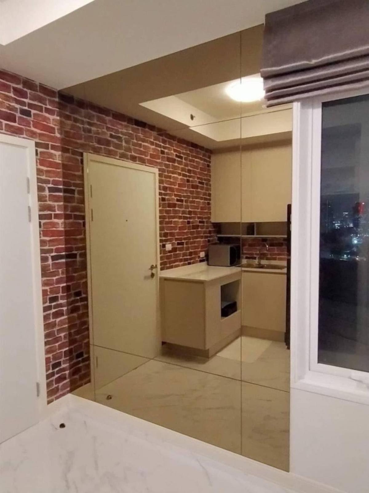 For RentCondoRatchadapisek, Huaikwang, Suttisan : 🌻𝐅𝐨𝐫 𝐑𝐞𝐧𝐭🌻 𝐂𝐡𝐚𝐩𝐭𝐞𝐫𝐎𝐧𝐞 𝐂𝐡𝐚𝐩𝐭𝐞𝐫𝐎𝐧𝐞 🏠 🏠 🏠 G18 🔥 Tile flooring Corner room 🟥🟩🟧🟨🟪🟥🟩🟧🟨🟥🟩🟨🟨🟪❤️❤️ There are 7-11 in the building. Very comfortable. 泰国房地产 转卖/出租/买房这 套公寓位于市中心， 🌻 🌻 🌼🌸🌺🌻🌼🌸🌺🌻🌼🌸🌺🟥🟪🟨 13,000.- / 1 year 🟦🟧🟪🟨🟩🟦 30 SQ.𝗺 🟥🟨🟩🟪🟥🟧 1