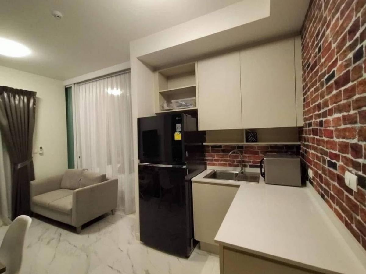 For RentCondoRatchadapisek, Huaikwang, Suttisan : 🌻𝐅𝐨𝐫 𝐑𝐞𝐧𝐭🌻 𝐂𝐡𝐚𝐩𝐭𝐞𝐫𝐎𝐧𝐞 𝐂𝐡𝐚𝐩𝐭𝐞𝐫𝐎𝐧𝐞 🏠 🏠 🏠 G18 🔥 Tile flooring Corner room 🟥🟩🟧🟨🟪🟥🟩🟧🟨🟥🟩🟨🟨🟪❤️❤️ There are 7-11 in the building. Very comfortable. 泰国房地产 转卖/出租/买房这 套公寓位于市中心， 🌻 🌻 🌼🌸🌺🌻🌼🌸🌺🌻🌼🌸🌺🟥🟪🟨 13,000.- / 1 year 🟦🟧🟪🟨🟩🟦 30 SQ.𝗺 🟥🟨🟩🟪🟥🟧 1