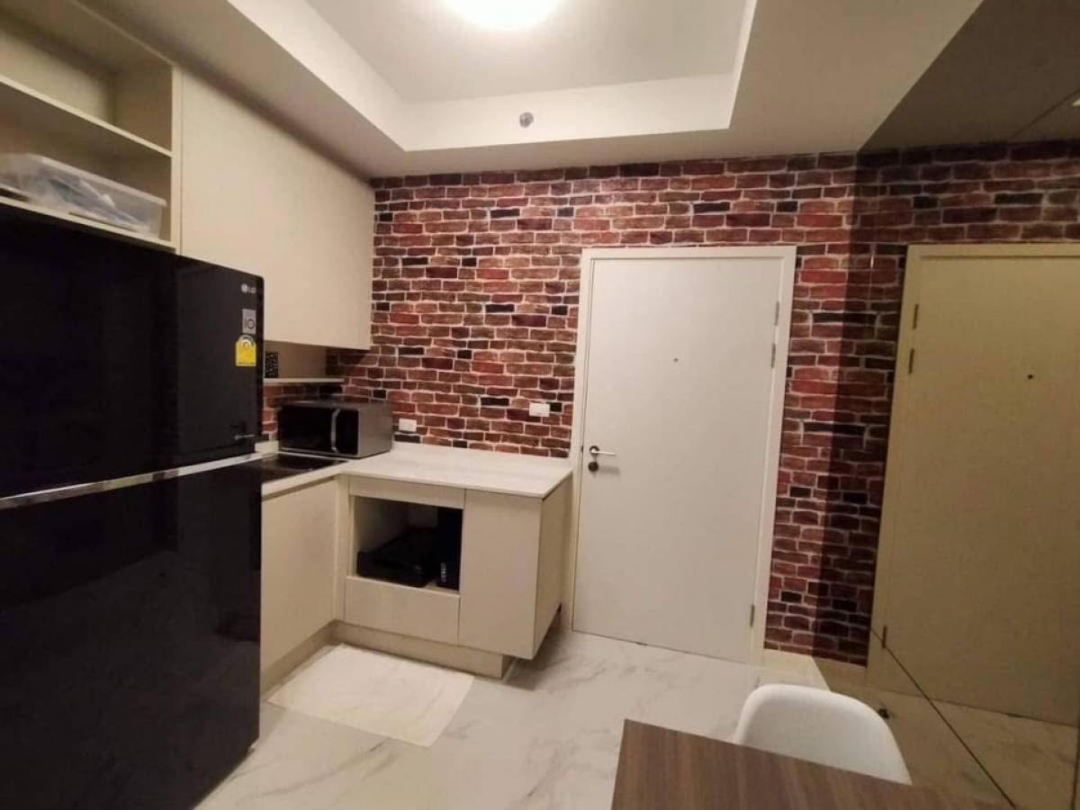 For RentCondoRatchadapisek, Huaikwang, Suttisan : 🌻𝐅𝐨𝐫 𝐑𝐞𝐧𝐭🌻 𝐂𝐡𝐚𝐩𝐭𝐞𝐫𝐎𝐧𝐞 𝐂𝐡𝐚𝐩𝐭𝐞𝐫𝐎𝐧𝐞 🏠 🏠 🏠 G18 🔥 Tile flooring Corner room 🟥🟩🟧🟨🟪🟥🟩🟧🟨🟥🟩🟨🟨🟪❤️❤️ There are 7-11 in the building. Very comfortable. 泰国房地产 转卖/出租/买房这 套公寓位于市中心， 🌻 🌻 🌼🌸🌺🌻🌼🌸🌺🌻🌼🌸🌺🟥🟪🟨 13,000.- / 1 year 🟦🟧🟪🟨🟩🟦 30 SQ.𝗺 🟥🟨🟩🟪🟥🟧 1