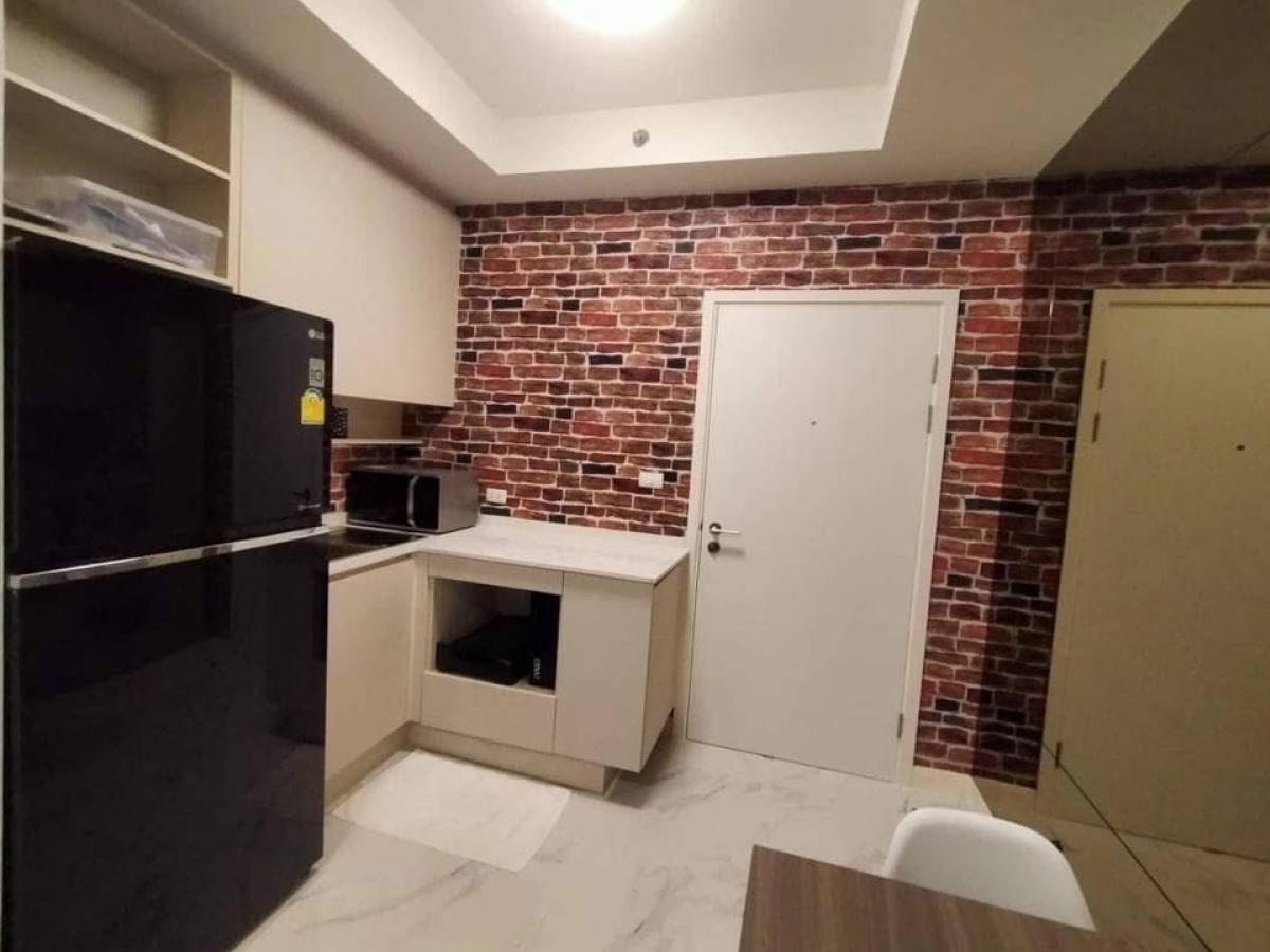 For RentCondoRatchadapisek, Huaikwang, Suttisan : 🌻𝐅𝐨𝐫 𝐑𝐞𝐧𝐭🌻 𝐂𝐡𝐚𝐩𝐭𝐞𝐫𝐎𝐧𝐞 𝐂𝐡𝐚𝐩𝐭𝐞𝐫𝐎𝐧𝐞 🏠 🏠 🏠 G18 🔥 Tile flooring Corner room 🟥🟩🟧🟨🟪🟥🟩🟧🟨🟥🟩🟨🟨🟪❤️❤️ There are 7-11 in the building. Very comfortable. 泰国房地产 转卖/出租/买房这 套公寓位于市中心， 🌻 🌻 🌼🌸🌺🌻🌼🌸🌺🌻🌼🌸🌺🟥🟪🟨 13,000.- / 1 year 🟦🟧🟪🟨🟩🟦 30 SQ.𝗺 🟥🟨🟩🟪🟥🟧 1