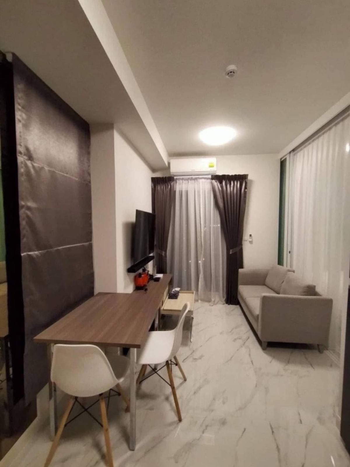 For RentCondoRatchadapisek, Huaikwang, Suttisan : 🌻𝐅𝐨𝐫 𝐑𝐞𝐧𝐭🌻 𝐂𝐡𝐚𝐩𝐭𝐞𝐫𝐎𝐧𝐞 𝐂𝐡𝐚𝐩𝐭𝐞𝐫𝐎𝐧𝐞 🏠 🏠 🏠 G18 🔥 Tile flooring Corner room 🟥🟩🟧🟨🟪🟥🟩🟧🟨🟥🟩🟨🟨🟪❤️❤️ There are 7-11 in the building. Very comfortable. 泰国房地产 转卖/出租/买房这 套公寓位于市中心， 🌻 🌻 🌼🌸🌺🌻🌼🌸🌺🌻🌼🌸🌺🟥🟪🟨 13,000.- / 1 year 🟦🟧🟪🟨🟩🟦 30 SQ.𝗺 🟥🟨🟩🟪🟥🟧 1