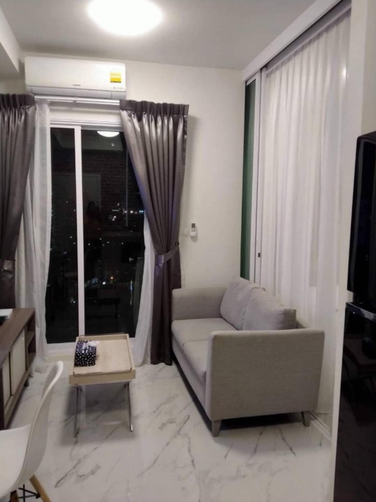 For RentCondoRatchadapisek, Huaikwang, Suttisan : 🌻𝐅𝐨𝐫 𝐑𝐞𝐧𝐭🌻 𝐂𝐡𝐚𝐩𝐭𝐞𝐫𝐎𝐧𝐞 𝐂𝐡𝐚𝐩𝐭𝐞𝐫𝐎𝐧𝐞 🏠 🏠 🏠 G18 🔥 Tile flooring Corner room 🟥🟩🟧🟨🟪🟥🟩🟧🟨🟥🟩🟨🟨🟪❤️❤️ There are 7-11 in the building. Very comfortable. 泰国房地产 转卖/出租/买房这 套公寓位于市中心， 🌻 🌻 🌼🌸🌺🌻🌼🌸🌺🌻🌼🌸🌺🟥🟪🟨 13,000.- / 1 year 🟦🟧🟪🟨🟩🟦 30 SQ.𝗺 🟥🟨🟩🟪🟥🟧 1